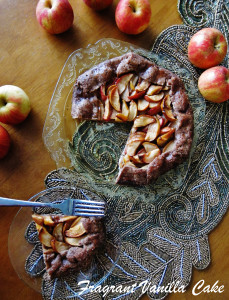 Vegan Crab Apple Rustic Tart with Gingerbread Crust 4