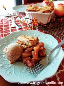 apple-cinnamon-cobbler-with-almond-biscuits-2