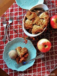 apple-cinnamon-cobbler-with-almond-biscuits