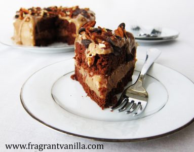 dark-chocolate-bourbon-pecan-caramel-cake-2