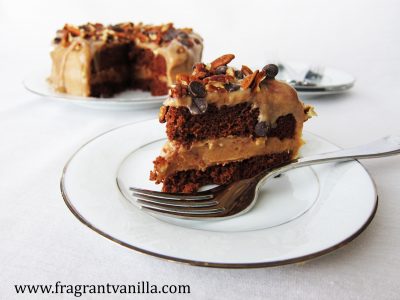 dark-chocolate-bourbon-pecan-caramel-cake-3