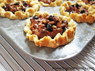 mini-chocolate-cinnamon-pecan-pies-4