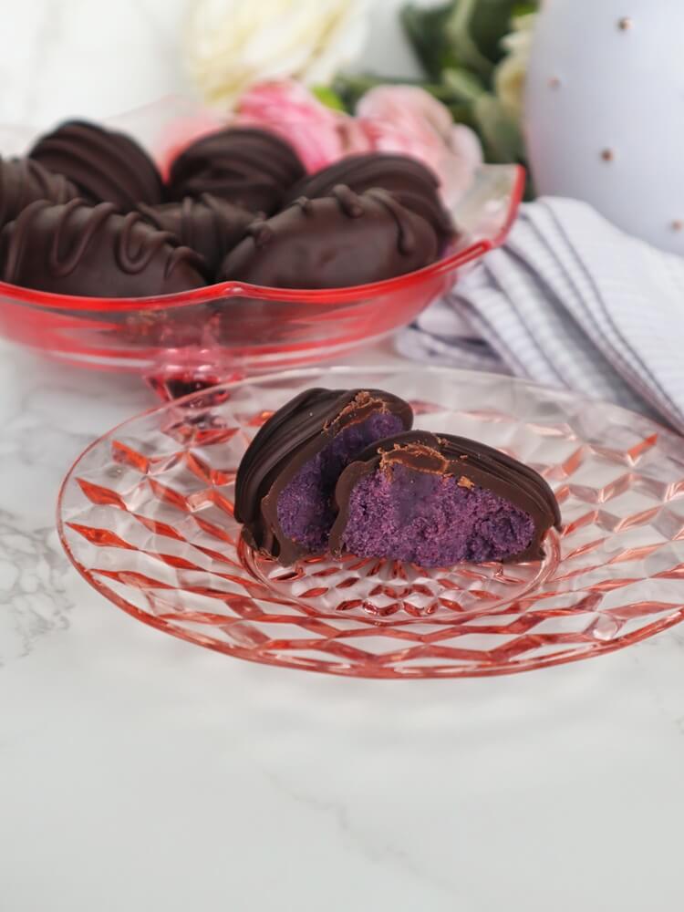 Vegan Blueberry Chocolate Eggs 