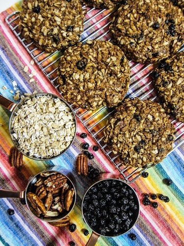 Blueberry Pecan Cinnamon Oatmeal Cookies | Fragrant Vanilla Cake