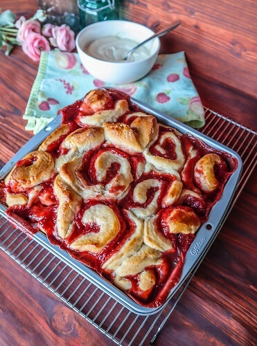 Vegan Strawberry Sweet Rolls