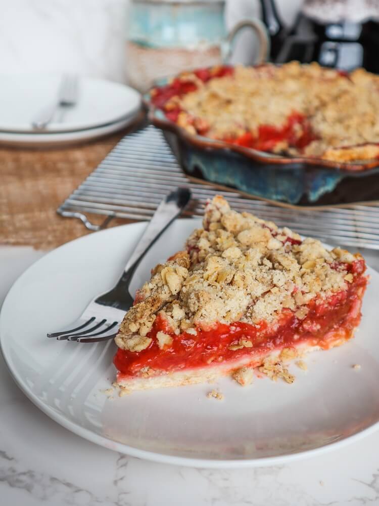 Vegan Strawberry Rhubarb Streusel Pie